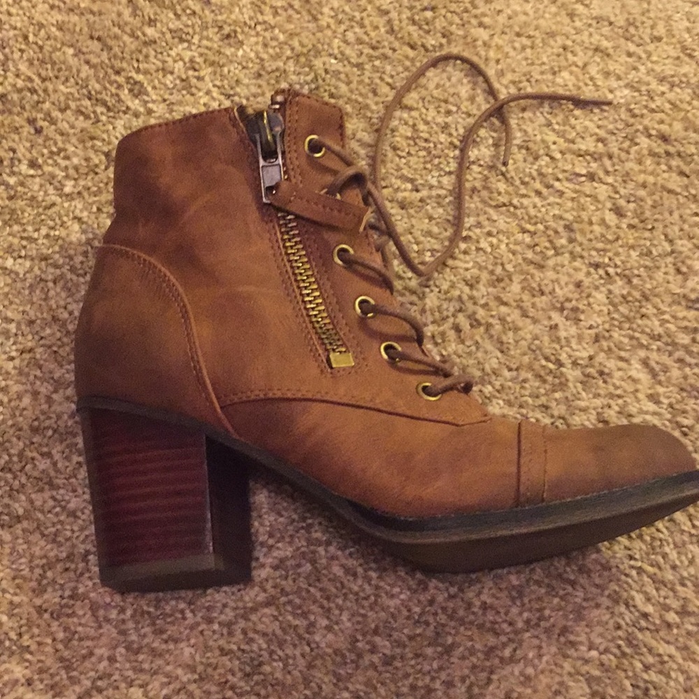 Short booties with heel